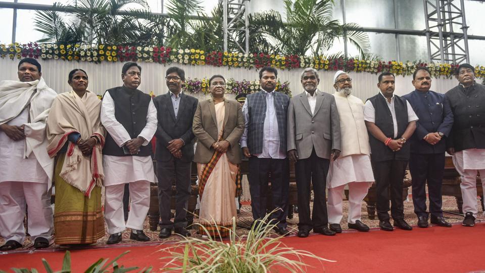 Jharkhand cabinet expanded, 7 take oath as ministers.