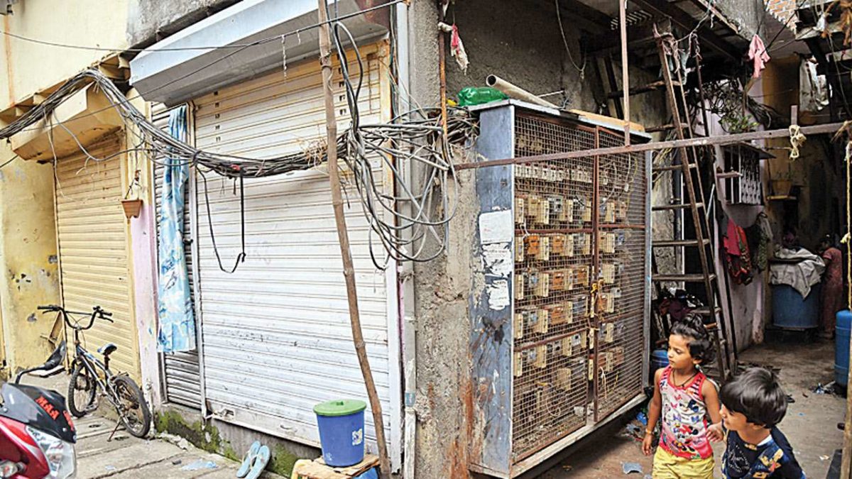 DNA SPECIAL: With wires dangling, danger lurks in Kandivali’ Bihari Tekdi
