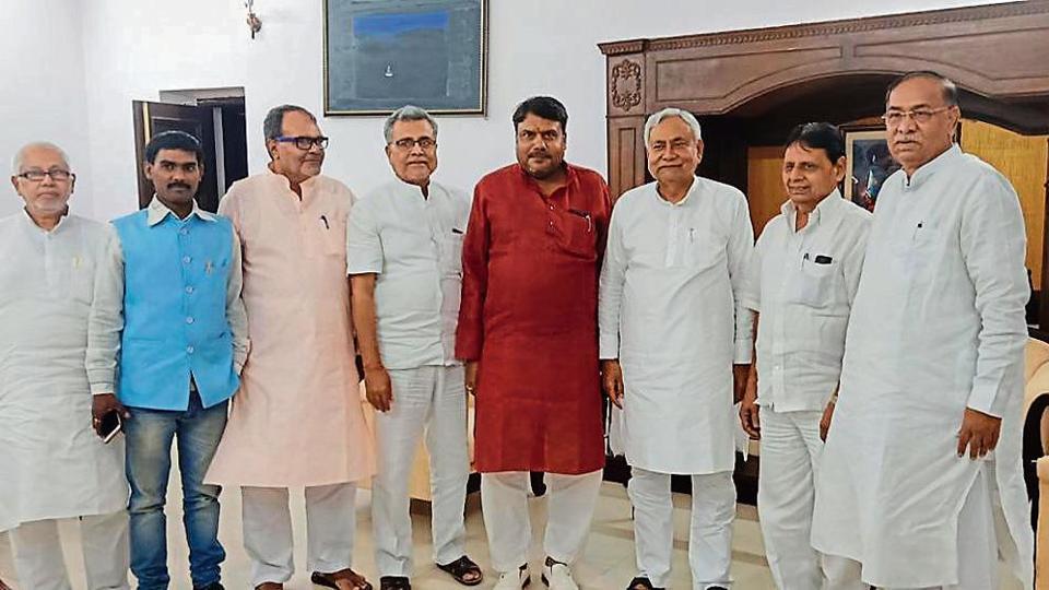 BJP leader from Jharkhand joins JD(U) in presence of Nitish Kumar