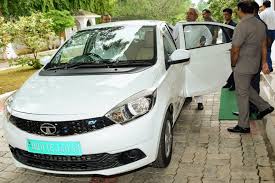 Nitish Kumar Promotes Electric Vehicles, Reaches Bihar Assembly in Tata Tigor EV