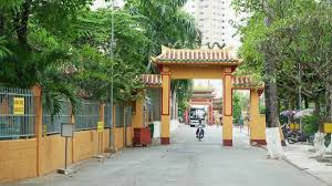 Saigon pagoda decorated with thousands of plates