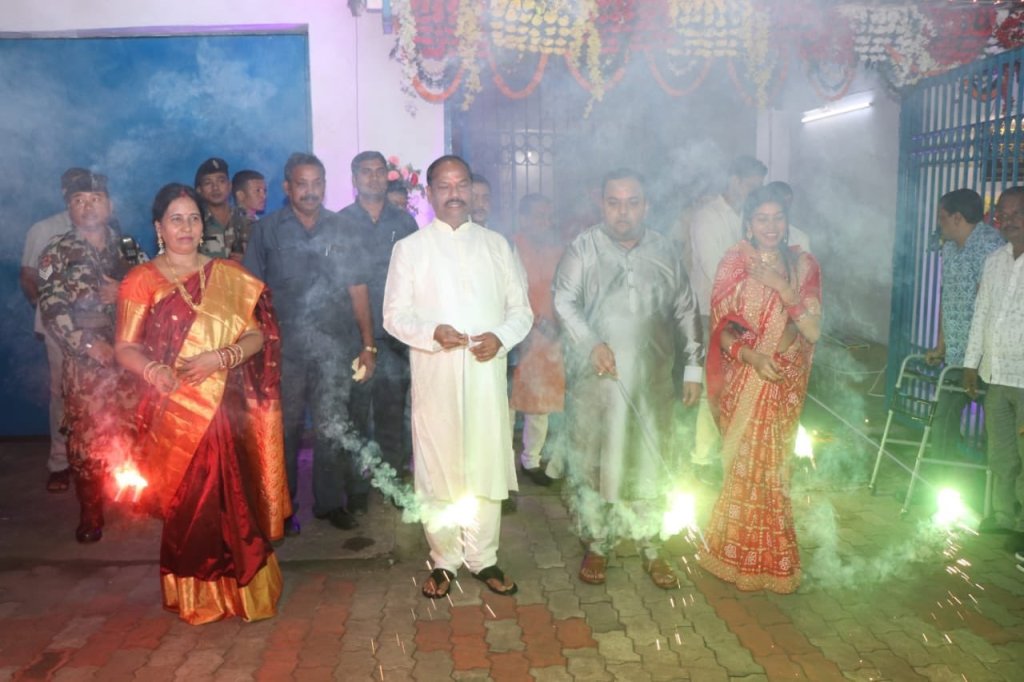 Jharkhand CM celebrates Diwali in Jamshedpur, performs rituals on Gobardhan Puja.