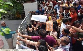 Angry With Waterlogging in Patna after Heavy Rain, People Surround Deputy CM Sushil Modi’s House