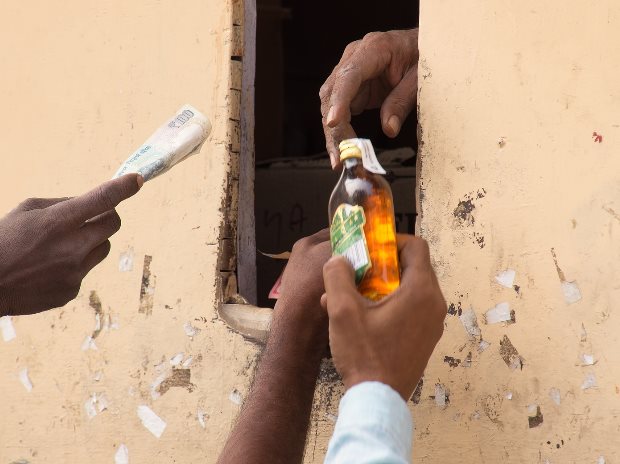 Liquor ban: Over 200,000 cases pile-up, irked Patna HC raps Bihar govt.