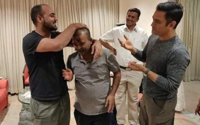 MS Dhoni chills out with friends in Ranchi.