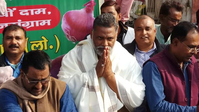 Pappu Yadav sells onions at Rs 35 outside Patna BJP office, locals flock shop.