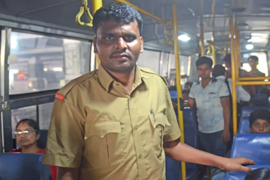Bangalore Bus Conductor Clears UPSC Exams By Studying For 5 Hours Daily.