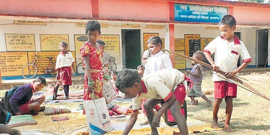 Jharkhand: Tiger fear forces kids to carry bow and arrow to school.